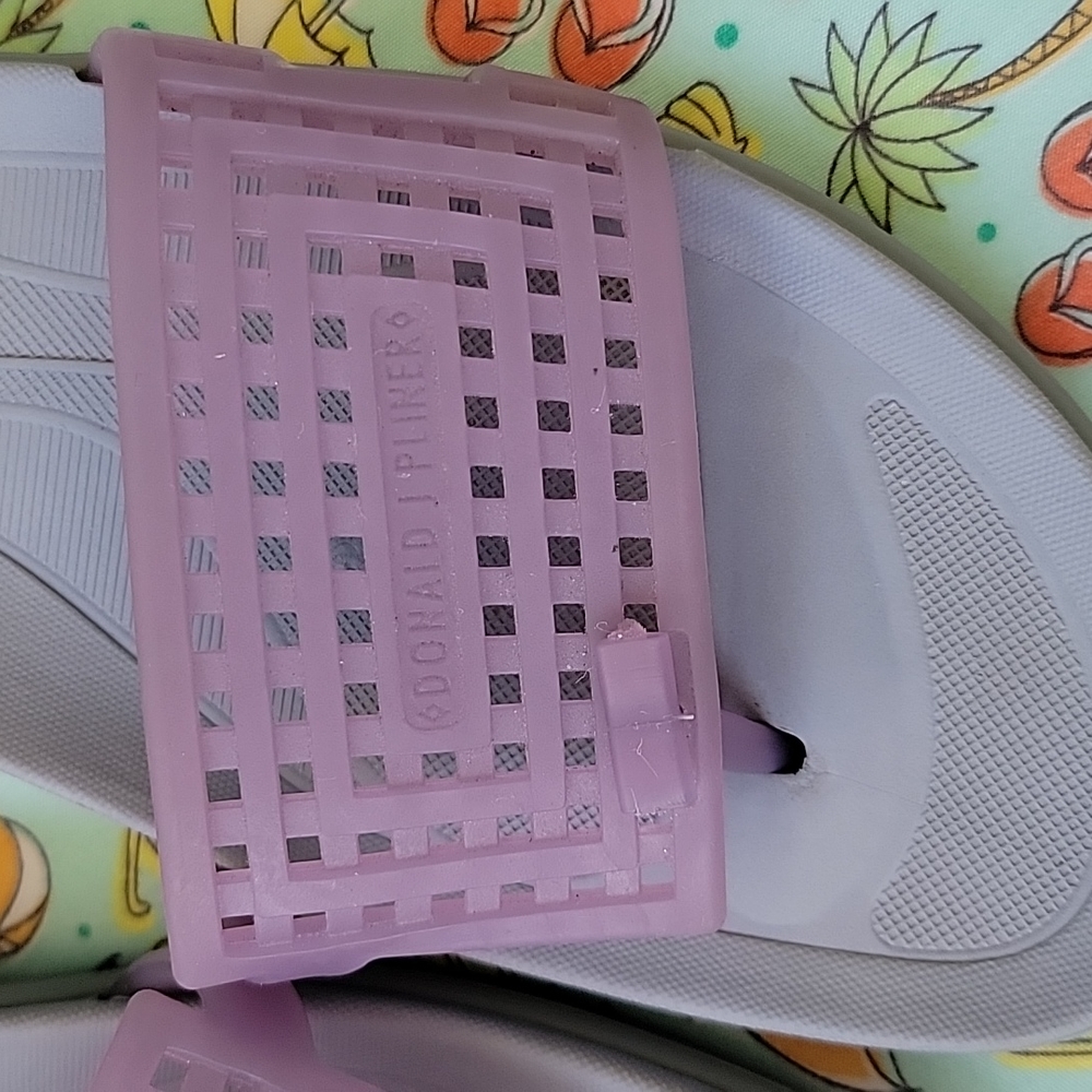 EUC Donald J Pliner  Jelly Flip Flops SZ8